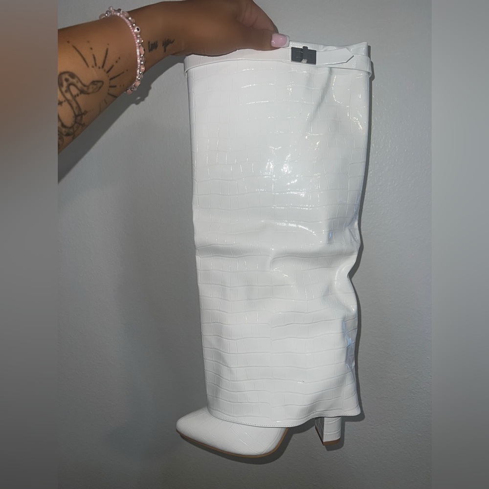 White, Fold-over heeled boot
